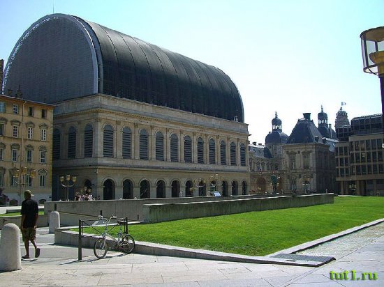 Здание Лионской оперы в Лионе