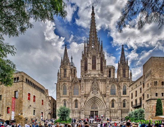 Кафедральный Собор Святого Креста и Святой Евлалии ― Барселона