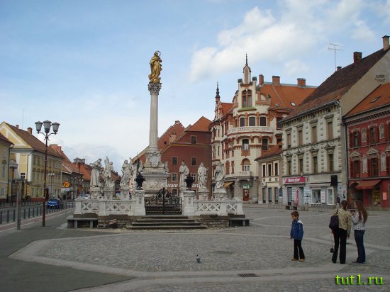 Город Марибор - статуя Богородицы