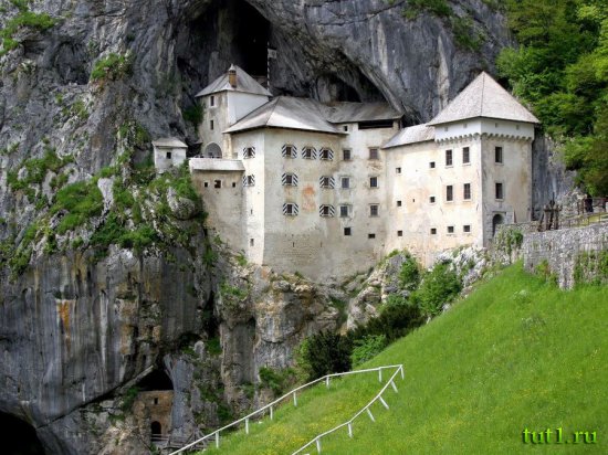 Словения - замок Предъямский