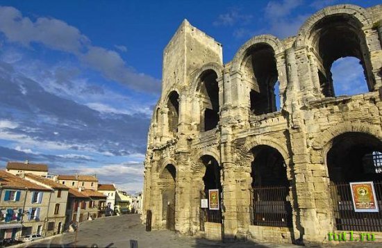 Город Арль — Франция