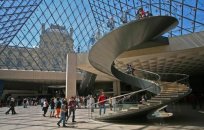 Стеклянная пирамида Лувра