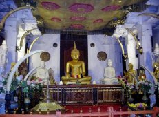 Храм зуба Будды - Канди, Шри-Ланка