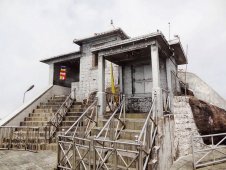 Храм на горе Пик Адама