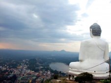 Статуя Сидящего Будды в Курунегале - Шри-Ланка