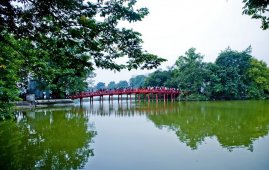 Озеро Возвращенного Меча в Ханое — Вьетнам