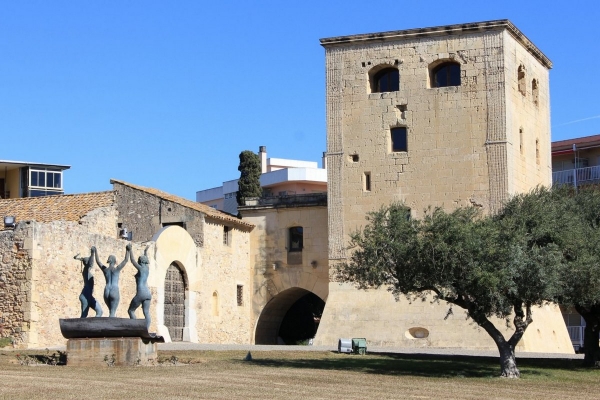 Салоу - крепость Торре Вэлья